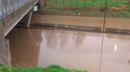 "Parece un río": Cortan ruta 68 por inundación en paso bajo nivel en Pudahuel