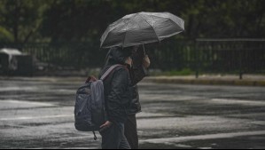 Vuelven las precipitaciones a Santiago: Confirman a qué hora lloverá este martes 18 de junio