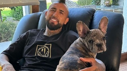 Descubre las marcas favoritas de Arturo Vidal: Estos son los precios de sus millonarias poleras