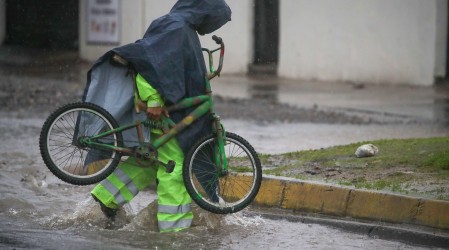 ¿Seguirá lloviendo este fin de semana? Averigua cuándo pararán las lluvias en Santiago