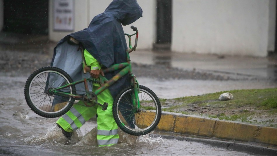 ¿Seguirá lloviendo este fin de semana? Averigua cuándo pararán las lluvias en Santiago