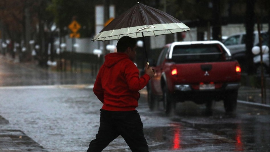 ¿Lluvia en Santiago? Alejandro Sepúlveda adelanta precipitaciones para este lunes en la región Metropolitana