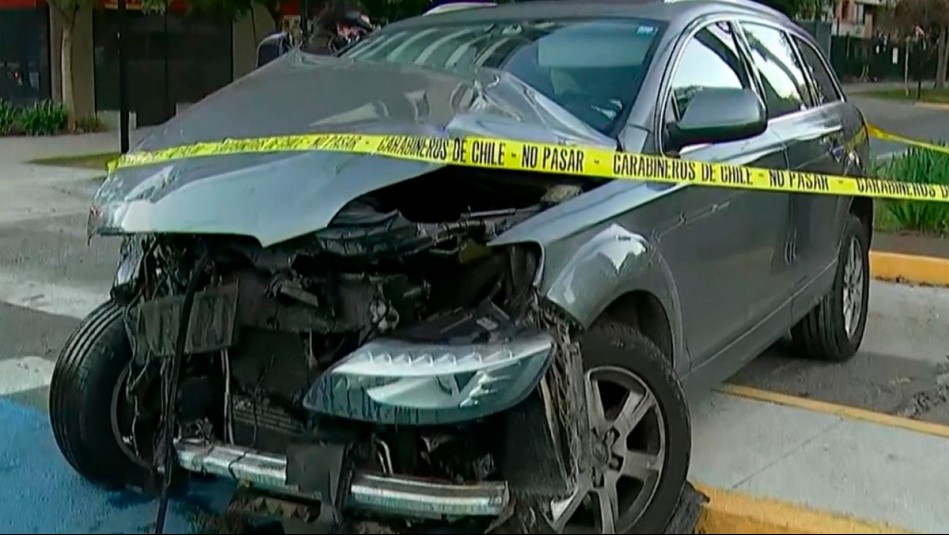 Conductor en estado de ebriedad provoca accidente de tránsito en Providencia: Auto quedó abandonado