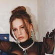 La protagonista de Medcezir está en una relación con uno de los músicos más populares de Turquía en la actualidad, cuyo talento se conoció gracias a un concurso de televisión.