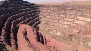 "Está complicado, pero tranquilidad": El audio de minero atrapado a 260 metros bajo tierra en Arica