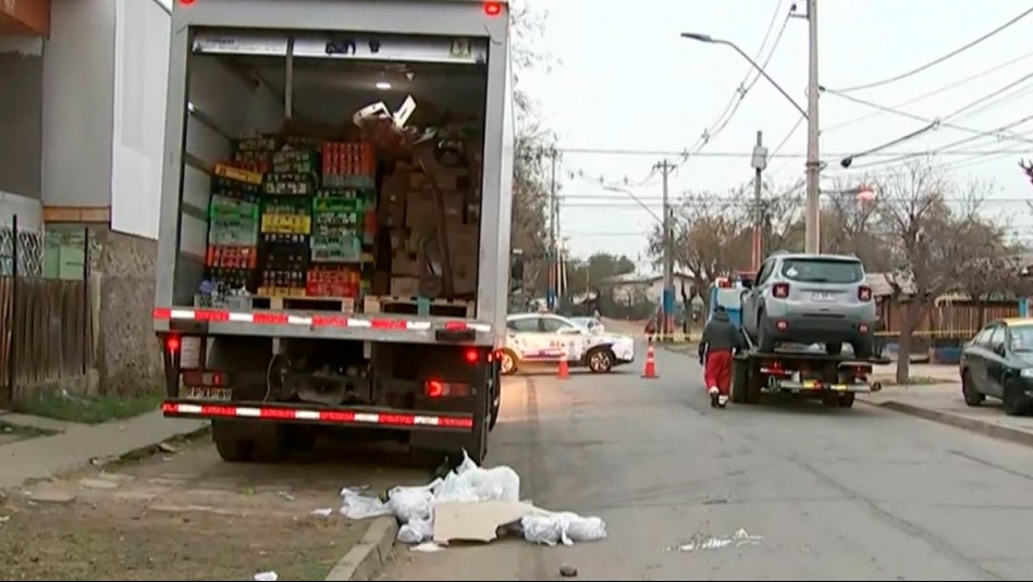 Cinco detenidos tras robar camión de productos lácteos: Conductor fue secuestrado y abandonado en la Alameda