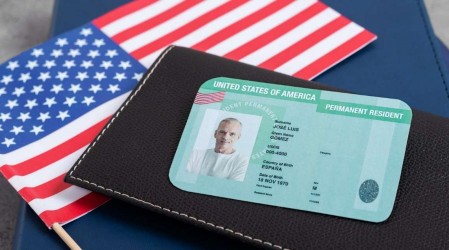 ¿Se puede solicitar la Green Card estando fuera de Estados Unidos?