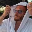 Kerem Bürsin es portada de la revista Lofficiel Turquía y con poses de gran masculinidad, el actor de Me robaste el corazón dejó a sus fans llenas de amor.