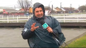 Video muestra a periodista de Mucho Gusto "luchando" contra fuertes ráfagas de viento en Talcahuano