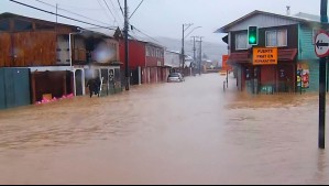 Video muestra viviendas anegadas tras desborde de río Curanilahue