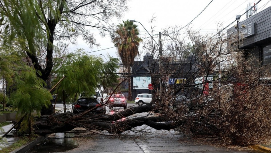 Temporal en zona centro del país: Viento llegó a 124 km/h y rompió récord histórico en Santiago