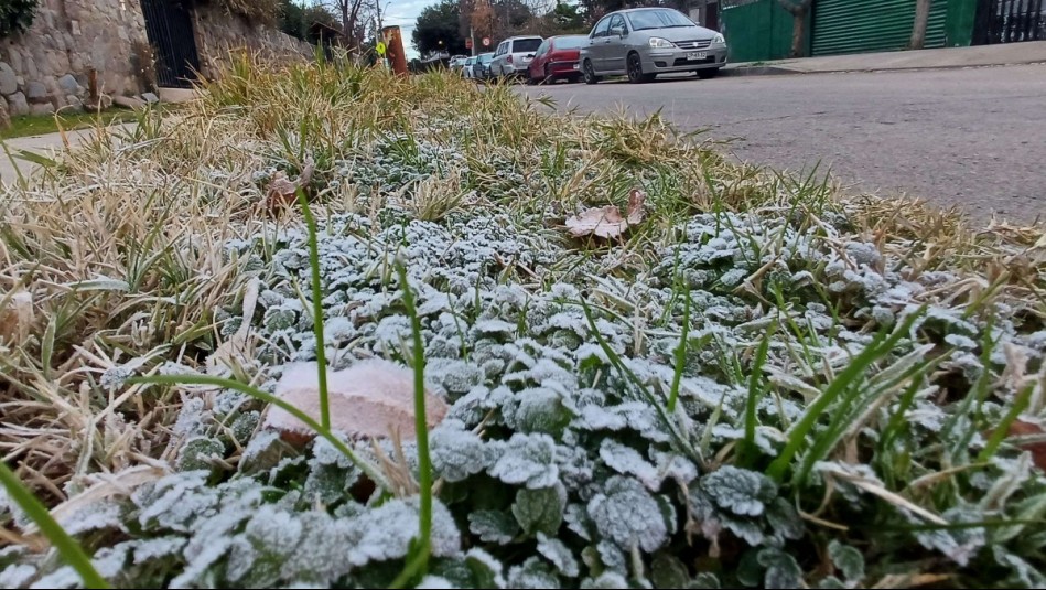 ¿Hasta cuándo se extienden las heladas matinales en Santiago? Anticipan qué pasará con las bajas temperaturas