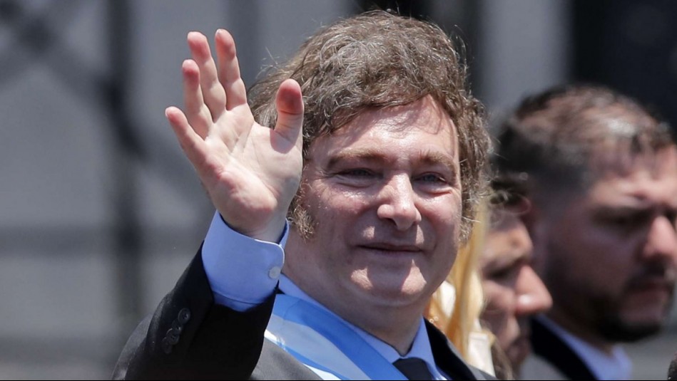 Solo por algunas horas y sin reunirse con Boric: La polémica visita exprés de Javier Milei a Chile