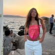 Afra Saraçoglu y Mia Zamorano comparten el gusto por el mismo lip gloss, que aporta volumen a los labios mientras los humecta. Descubre a qué marca pertenece.