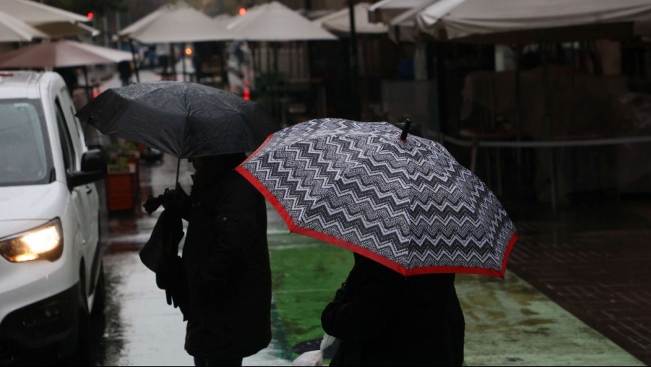 Vuelve la lluvia a Santiago: Este es el día y las comunas que tendrán precipitaciones durante el fin de semana