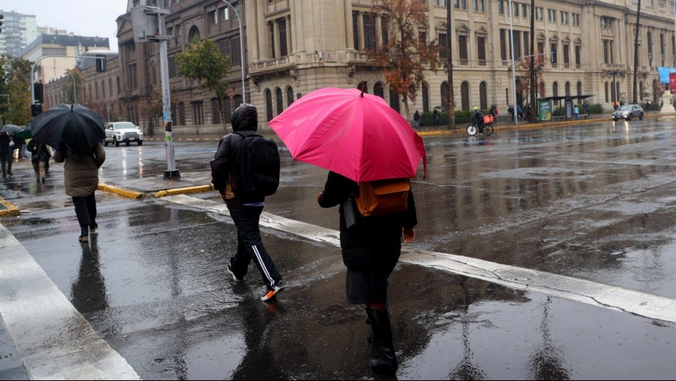 Pronóstico del tiempo: Probabilidad de tormentas eléctricas, chubascos y nieve en la Región Metropolitana