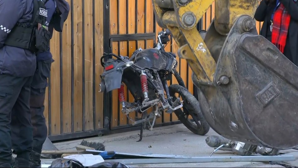 En medio de operativo: Encuentran moto con encargo por robo en toma de Maipú