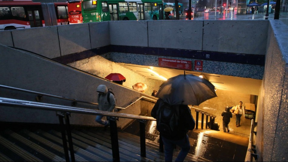 Lluvia en Santiago: Desde esta hora comenzarían las precipitaciones este jueves en la Región Metropolitana