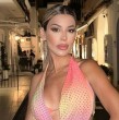 La cuenta fashionista The Popular Look mostró un atuendo que usó la influencer Oriana Marzoli en Chile, donde llevó un costoso jockey de 652.300 pesos.