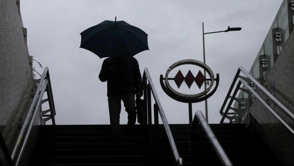 Lluvia en Santiago: ¿A qué hora comenzarían los chubascos en la Región Metropolitana este martes?