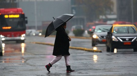 "Hay que llevar paraguas a la Parada Militar": Jaime Leyton pronostica lluvia para Fiestas Patrias en Santiago