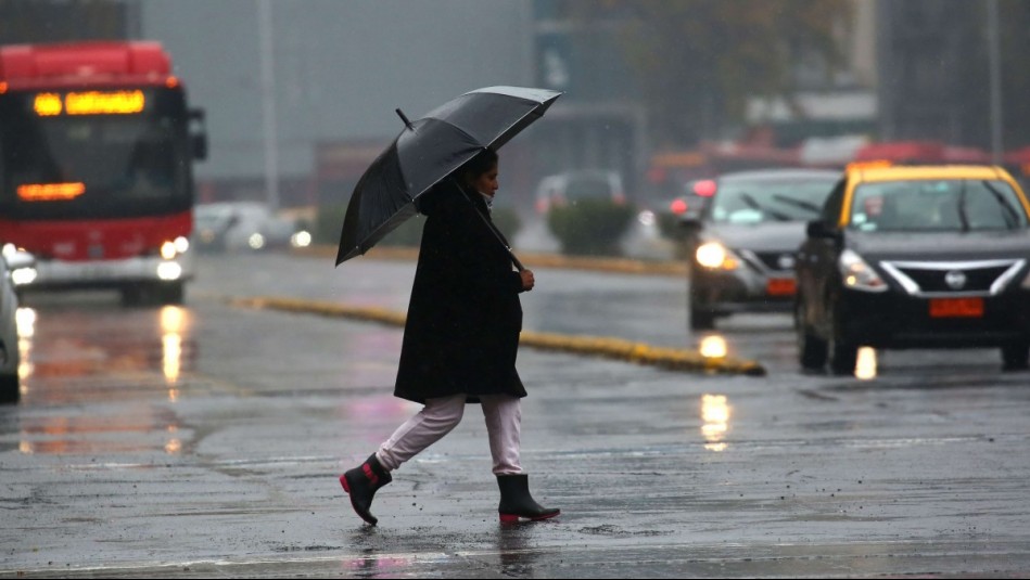 'Hay que llevar paraguas a la Parada Militar': Jaime Leyton pronostica lluvia para Fiestas Patrias en Santiago