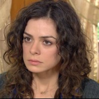 ¿Recuerdas a Asiye de El Pañuelo Rojo? Así luce Özge Özpirincci a 12 años de grabar la teleserie