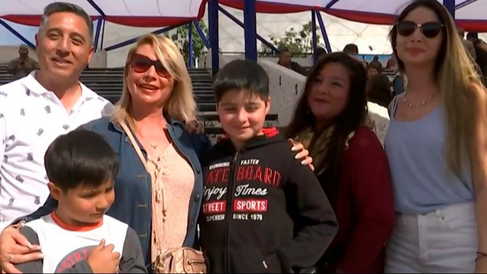 'Estamos con el corazón inflado': La emoción de familia al ver a su hijo en ensayo de la Parada Militar