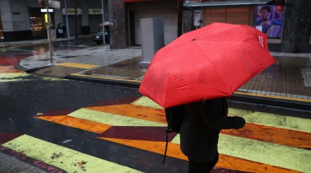 Probabilidades de lluvia este lunes en la Región Metropolitana: ¿A qué hora y en qué zonas habría chubascos?