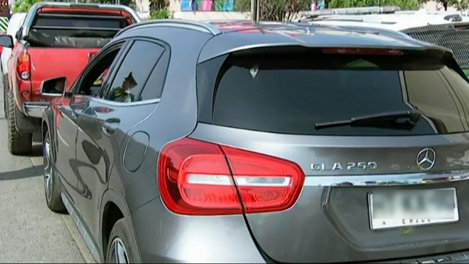 Auto de alta gama intentó evadir fiscalización: Tenía revisión técnica vencida y fue retirado de circulación