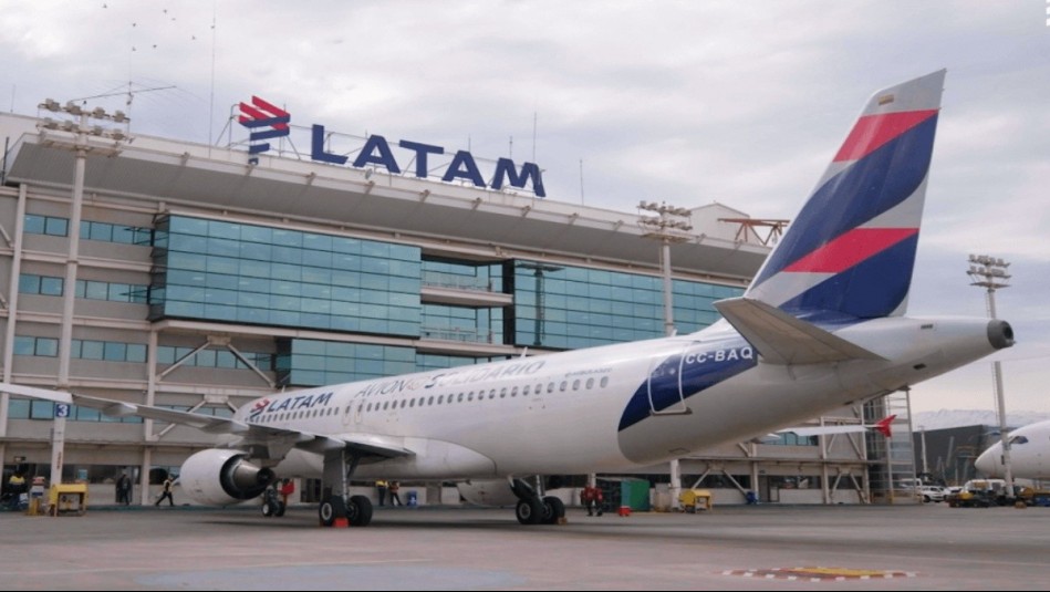 Niños de la Teletón visitaron el 'Dreamliner 787', el avión de pasajeros más grande de la flota de LATAM