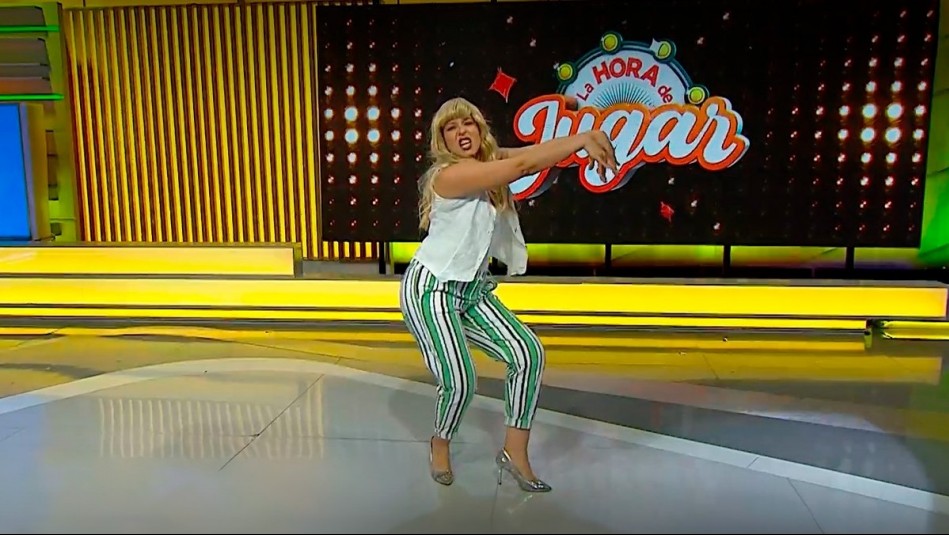 Cote Quintanilla se luce con espectacular imitación de Raffaella Carrá en La Hora de Jugar