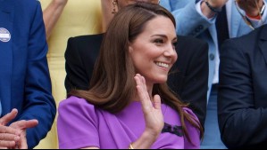 Conteniendo las lágrimas, pero regia: Kate Middleton reaparece emotiva y vestida de negro