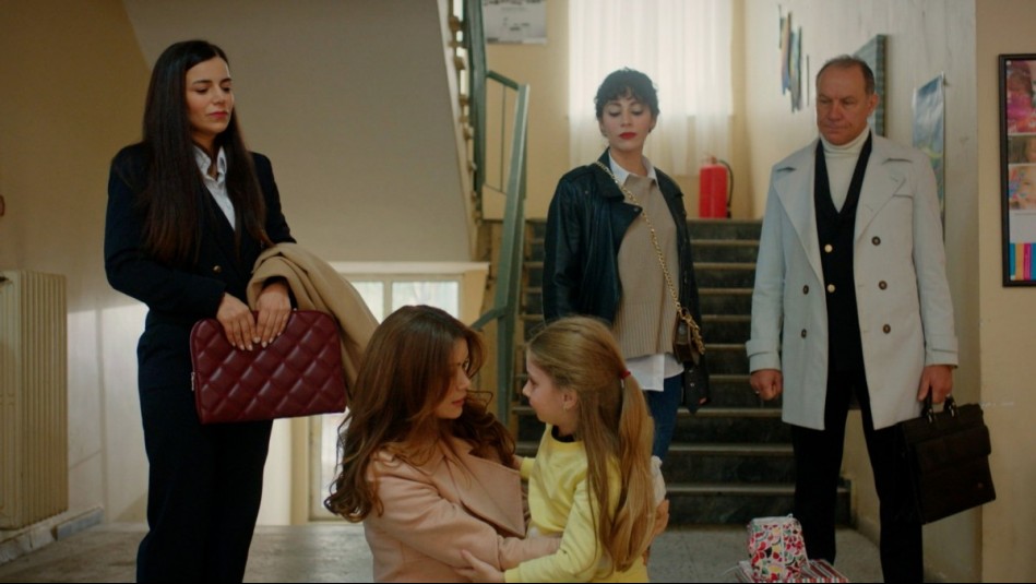 Elif y Dila visitarán a Günes en un adelanto exclusivo de Vida de Mentiras de este domingo