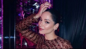 Las botas "cow print" causan furor y Kel Calderón las combina con un bolso de rayas verticales