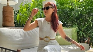 Karen Paola introduce brillos a un clásico street style: Polera de Nirvana y pantalón de mezclilla