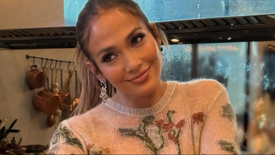 'El mundo es tu pasarela': El imponente desfile de Navidad de Jennifer Lopez vestida de lentejuelas
