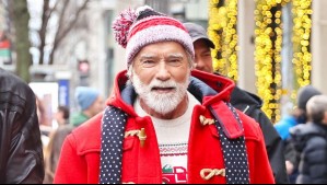 Arnold Schwarzenegger sorprende como Viejito Pascuero a transeúntes en Nueva York