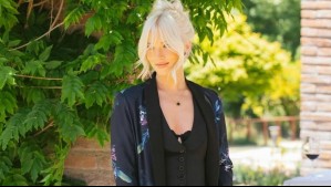 Vesta Lugg irradia glamour con sandalias de gladiador y vestido de caricaturas: "Entrenadora Pokemon"