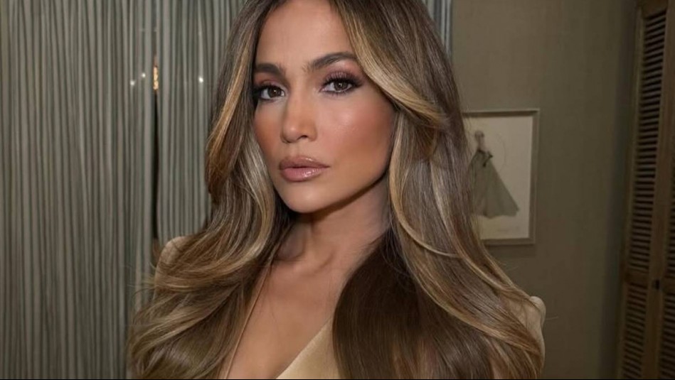 La hija de Jennifer Lopez se une a la tendencia de pijamas de Navidad: Así luce a sus 16 años