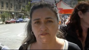 'Me hice cargo de una niña en riesgo social': Vendedora ambulante porteña cuenta por qué trabaja en la calle