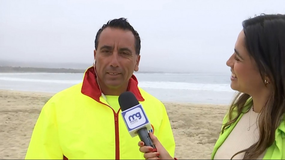 Salvavidas viral de playa Los Molles entrega su técnica para mantener el orden: 'Marcar' a los ambulantes