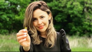 Carla Pardo lleva los dos accesorios indispensables para el verano: Bikini amarillo y lentes de sol