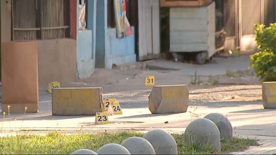 Feroz balacera deja un fallecido en plena vía pública en Macul: Se percutaron más de 50 disparos