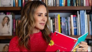 Angélica Castro deslumbra en el Festival de la Sandía con su vestido dorado metalizado de inspiración helénica