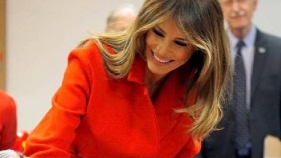 Con sombrero y falda tubo: El comentado outfit de Melania Trump para la toma de posesión