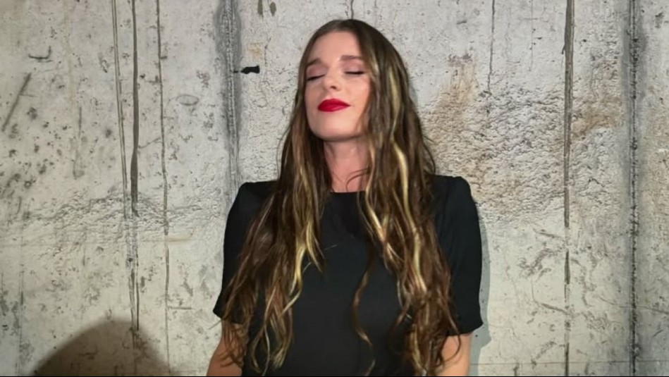 Un look premamá para presumir guatita: El maxivestido negro de Tanza Varela