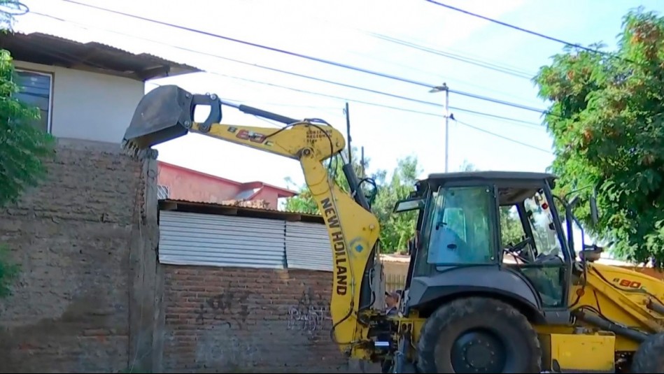 'Fueron años de sufrimiento': Vecinos celebran demolición de casa tomada por 'Los Pulpos' en Quinta Normal