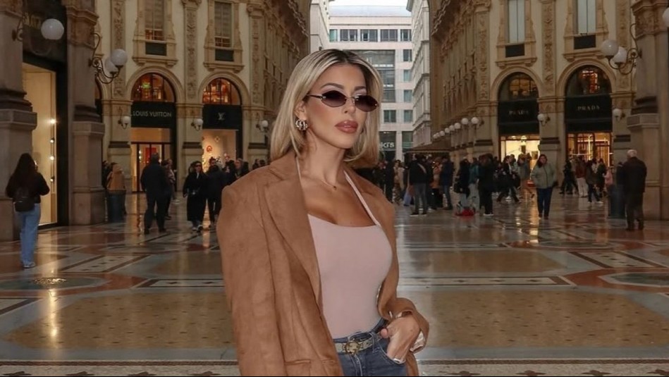 Oriana Marzoli suma elegancia a sus outfits con bufandas: Los lujosos complementos que luce en Italia