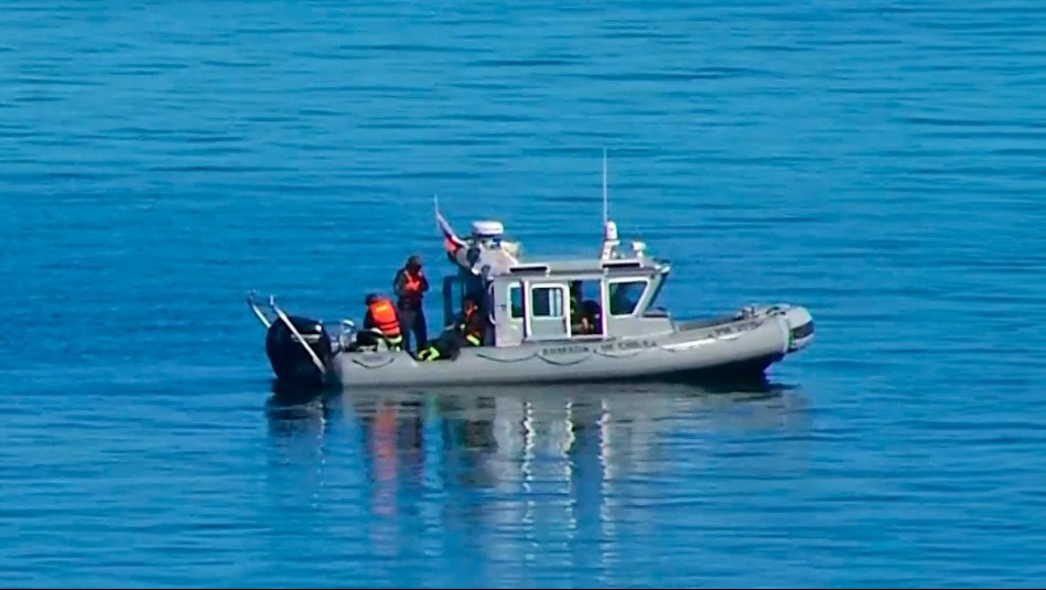 Encuentran kayak de joven desaparecida que cayó a aguas del Lago Villarrica: Navegaba sin chaleco salvavidas